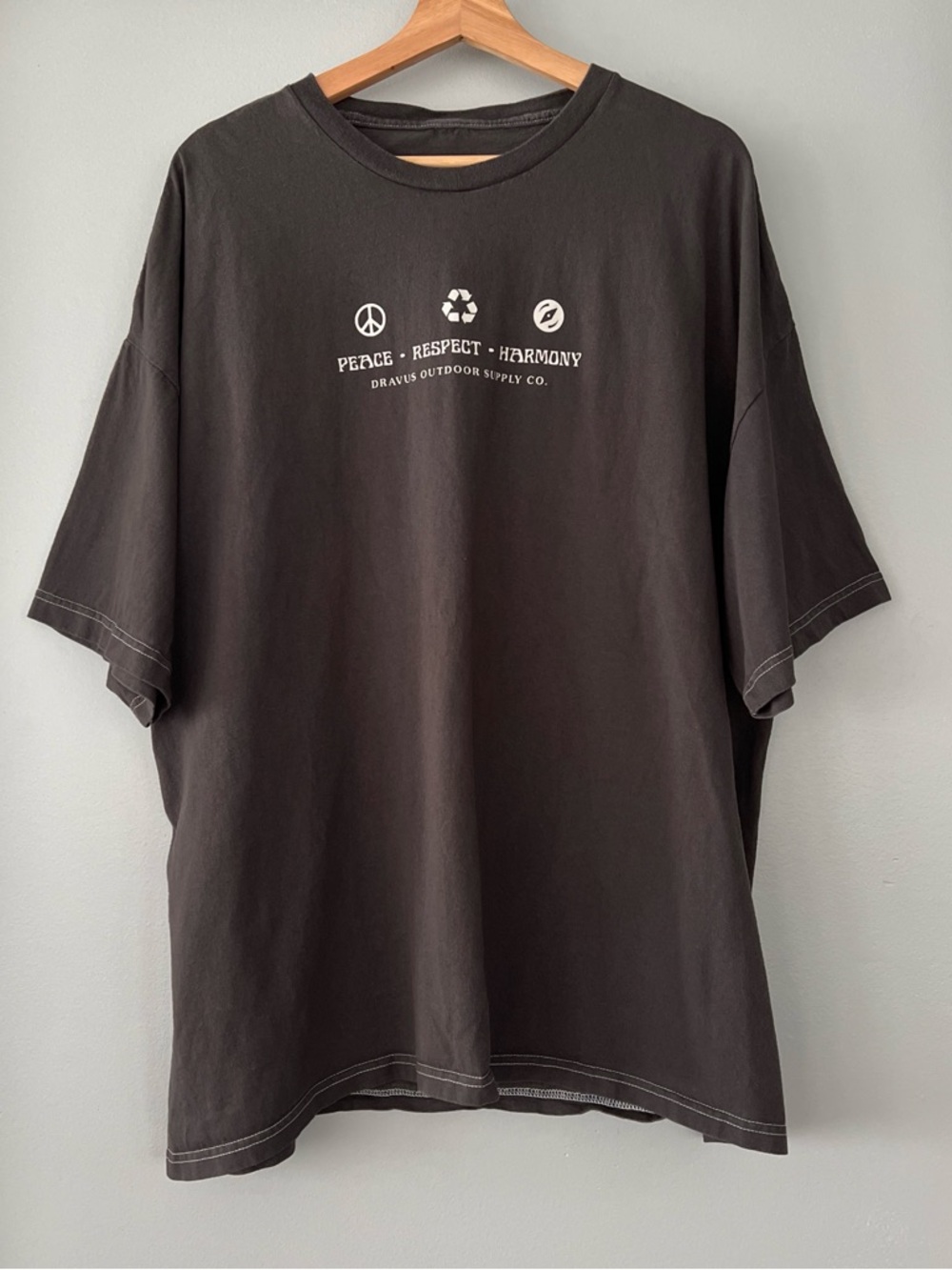 Dravus Men Gray 'Peace Respect Harmony' Graphic And Back Print Short Sleeve Tee